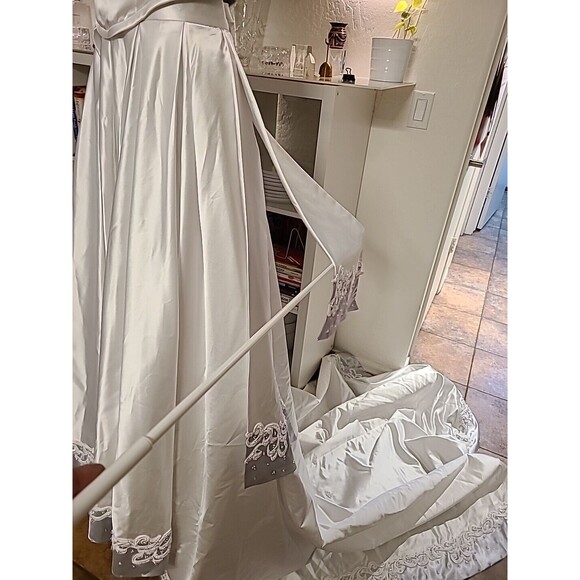 2  Piece Corset Wedding Dress  Size 6 Store Display $1145.00 Tag New Wit… - Picture 15 of 16